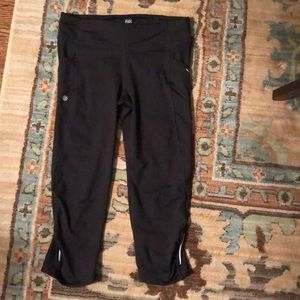 Black Capri Leggings! 🔷